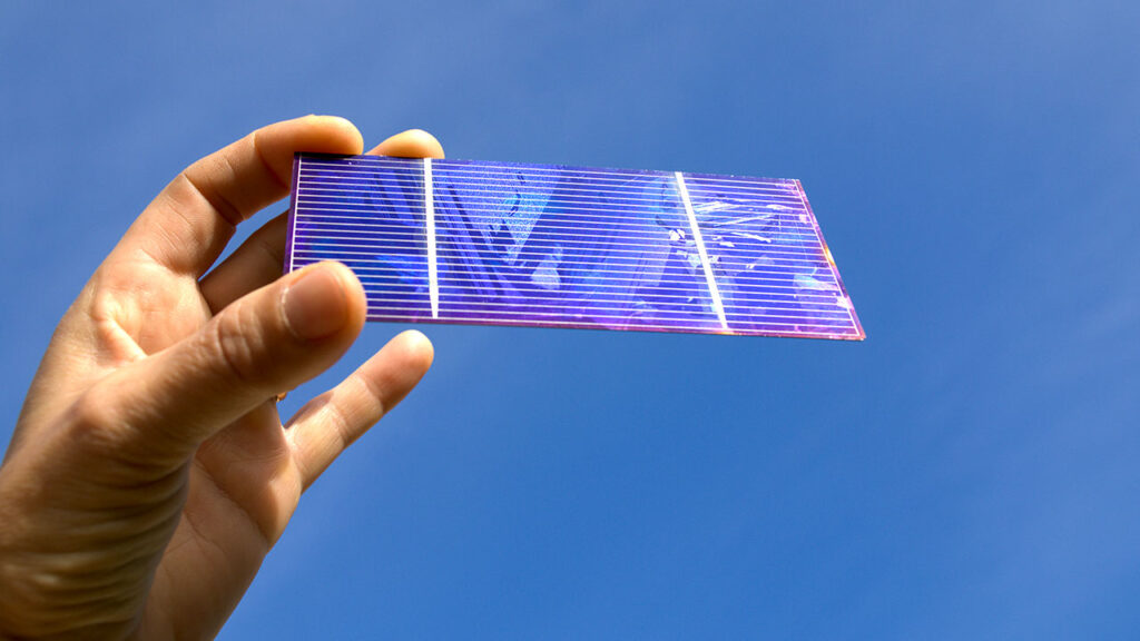 “Advanced flexible solar cell technology showing thin-film photovoltaic panel for high-efficiency solar energy”